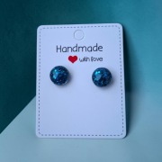 Nowe ręcznie robione kolczyki z żywicy – efekt galaxy 