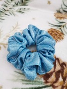 Duża gumka scrunchie handmade z efektem holo syrenki baza niebieska 