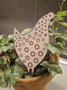 Drewniana kurka dekoracyjna biała 