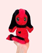 Walentynkowy Stworek czerwony Maskotka Handmade na szydełku prezent