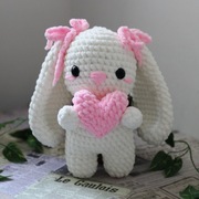 Królik króliczek na szydełku amigurumi zabawka handmade walentynki