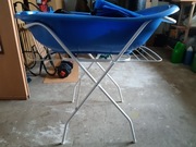 Stojak pod wanienkę dla niemowląt z suszarką 