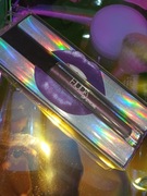 Huda Beauty lip strobe moody