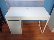 Białe biurko z szufladą i półką