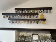 Półka wieszak na medale puchary