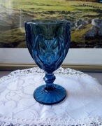 Kieliszek do wina z grubego kolorowego szkła 