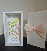 Pudełko prezentowe z mini bukiecikiem kwiatów hand made. 
