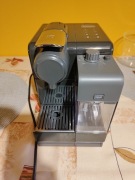 Ekspres DELONGHI Lattissima Touch EN560.B Nespresso + kapsułki + pojemnik