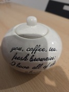 Cukiernica cukierniczka z bezowa pokrywką i napisami