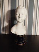 Porcelanowa rzeźba Camille Tharaud Limoges autorstwa Louise Brongniart