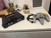 Konsola Nintendo 64 + pad + gra Super Mario 64 + okablowanie
