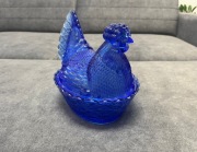 szklana kura kobaltowo- niebieska ZĄBKOWICE 21cm 