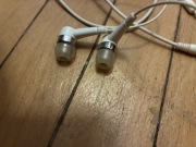 Słuchawki samsung białe douszne.