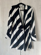 Czarno-biała kopertowa sukienka w paski Mango S