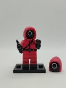 Minifigurka Game Manager koło z Squid Games Kompatybilna z LEGO