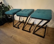 Hoker, krzesło, siedzisko, stołek (niebieskie, czarna metalowa konstrukcja)