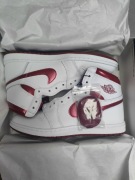 Nike Air Jordan 1 High 85 White/Team Red – klasyczne sneakersy (rozmiar 44)