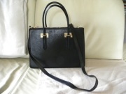 Torebka czarna ze skóry ekologicznej H&M 