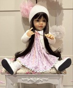 Realistyczna lalka reborn z ślicznym zimowym ubranku