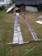 Taśmociąg płytkowy, gąsienice stalowe do budowy pojazdu, robota.