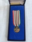 Włoski medal pamiątkowy "50 Anniversario della Vittoria" + pudełko