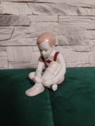 Chłopiec dziecko figurka porcelana Budapest aquincum 