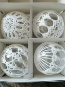 Zestaw 4 sztuk białych bombek 10 cm średnicy. Koronkowe bombki. Dekoracja. 