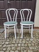 Dwa białe krzesła Fameg Radomsko Thonet nr 18