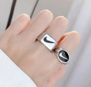 Pierścionek Sygnet Nike Swoosh Vintage Regulowany 