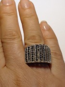 Okazały srebrny pierścionek p.925