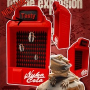 Nuka-Karmnik: Postapokaliptyczny karmnik dla Jaszczurek. terrarium. fallout