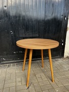 Okrągły stół do jadalni lub salonu