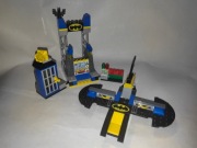 LEGO 10753 Atak Jokera na jaskinię Batmana 