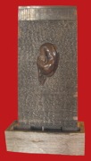 Fontanna ogrodowa ściana wodna garnit