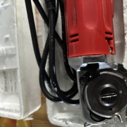 Sprzedam elektryczny nóż do tekstyliów.