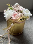 Flowerbox z mydlanych kwiatów kwiaty mydlane złoty