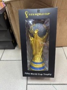 Statuetka Pucharu Świata FIFA w eleganckim opakowaniu”