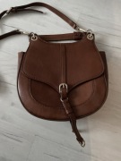 Szara skórzana torebka okrągła 