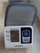 Ciśnieniomierz nadgarstkowy OMRON R2 (HEM-6113-EE) | Stan dobry