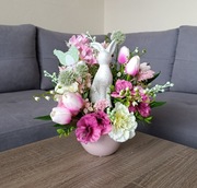 Stroik wielkanocny w skorupce. Zając wielkanocny. Dekoracja na Wielkanoc 