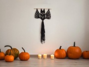 Dekoracja Halloween z makramy ręcznierobiona nietoperz boho styl czarny