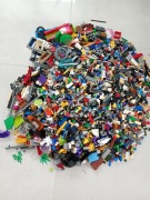 Oryginalne klocki Lego na wagę z figurkami. Stan bardzo dobry 