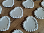 Dzień Babci i Dziadka, gipsowe serduszka, tacki