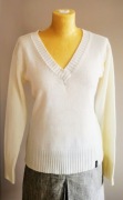Elegancki klasyczny biały sweter z dekoltem w serek Tara-M, L/40, za grosze