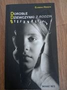 Dorosłe Dziewczynki z rodzin dysfunkcyjnych