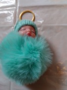 W2- Turkusowa laleczka - brelok że złotym kółkiem 