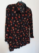 Koszulka czarna damska rozmiar S Stradivarius kwiatowy wzór