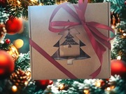 Zestaw box prezentowy "choinka", herbata,konfitury,miód,czerpak,soki