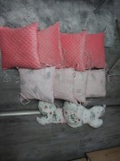 Zestaw 10 poduszek do łóżeczka dziecięcego wózka różowe króliczki 