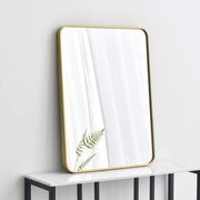 Lustro w złotej ramie